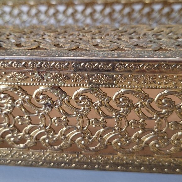Vintage Brass Tone Tissue Box Cover: Ornate Filigree Bathroom Decor - Picture 3 of 4